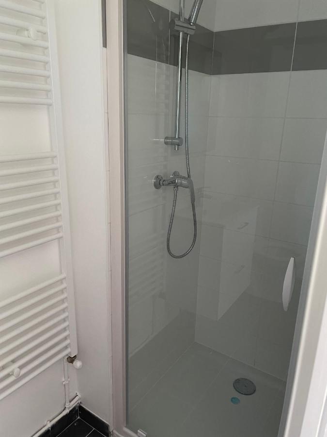 Un Studio Dans La Residence Sjt Alencon Ngoại thất bức ảnh