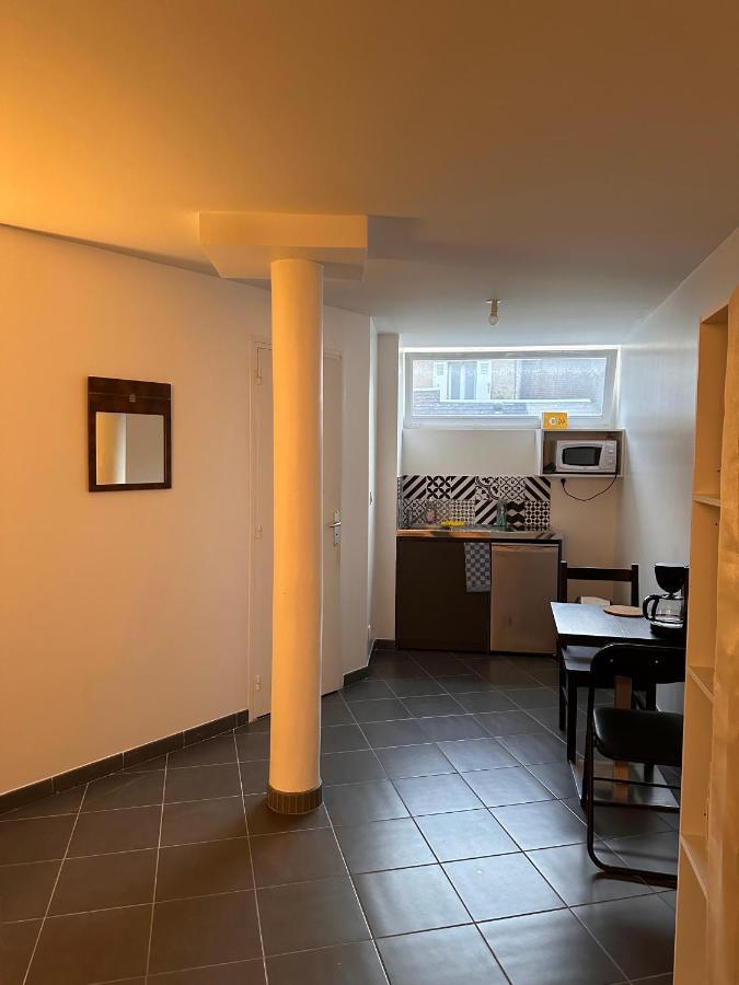 Un Studio Dans La Residence Sjt Alencon Ngoại thất bức ảnh