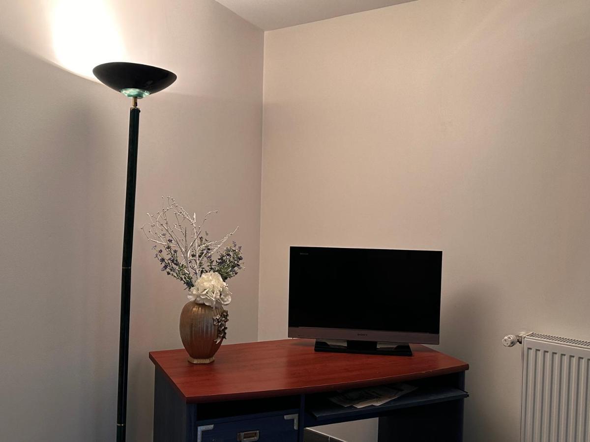 Un Studio Dans La Residence Sjt Alencon Ngoại thất bức ảnh