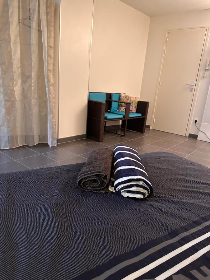 Un Studio Dans La Residence Sjt Alencon Ngoại thất bức ảnh