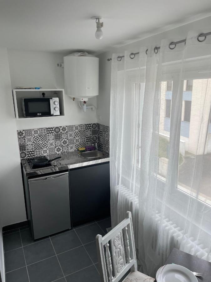 Un Studio Dans La Residence Sjt Alencon Ngoại thất bức ảnh